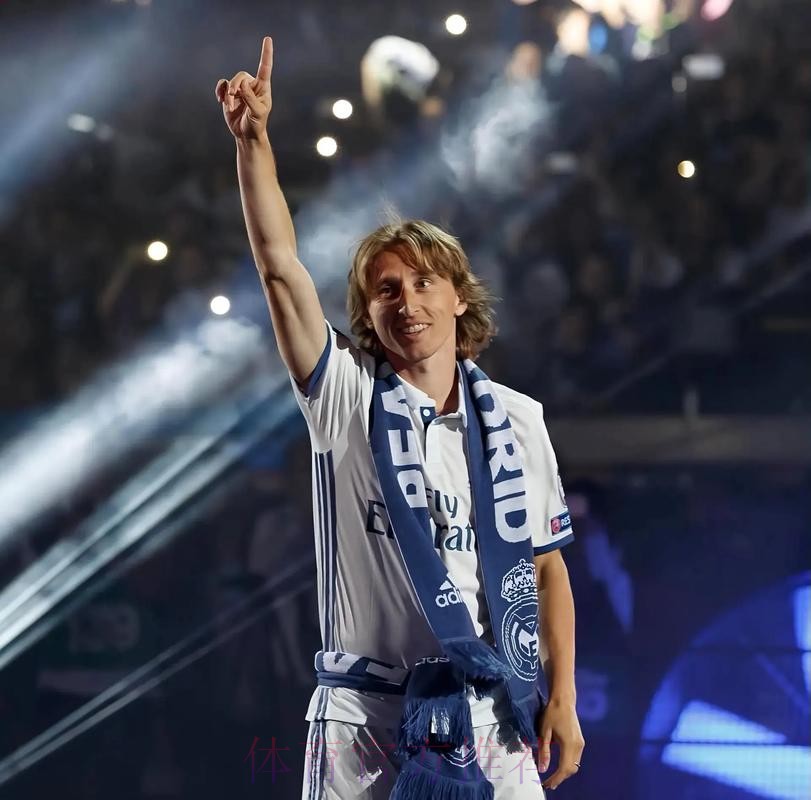 莫德里奇迎37岁生日 阿斯主编:他是皇家莫德里奇 莫德里奇迎37岁生日 阿斯主编:他是皇家莫德里奇